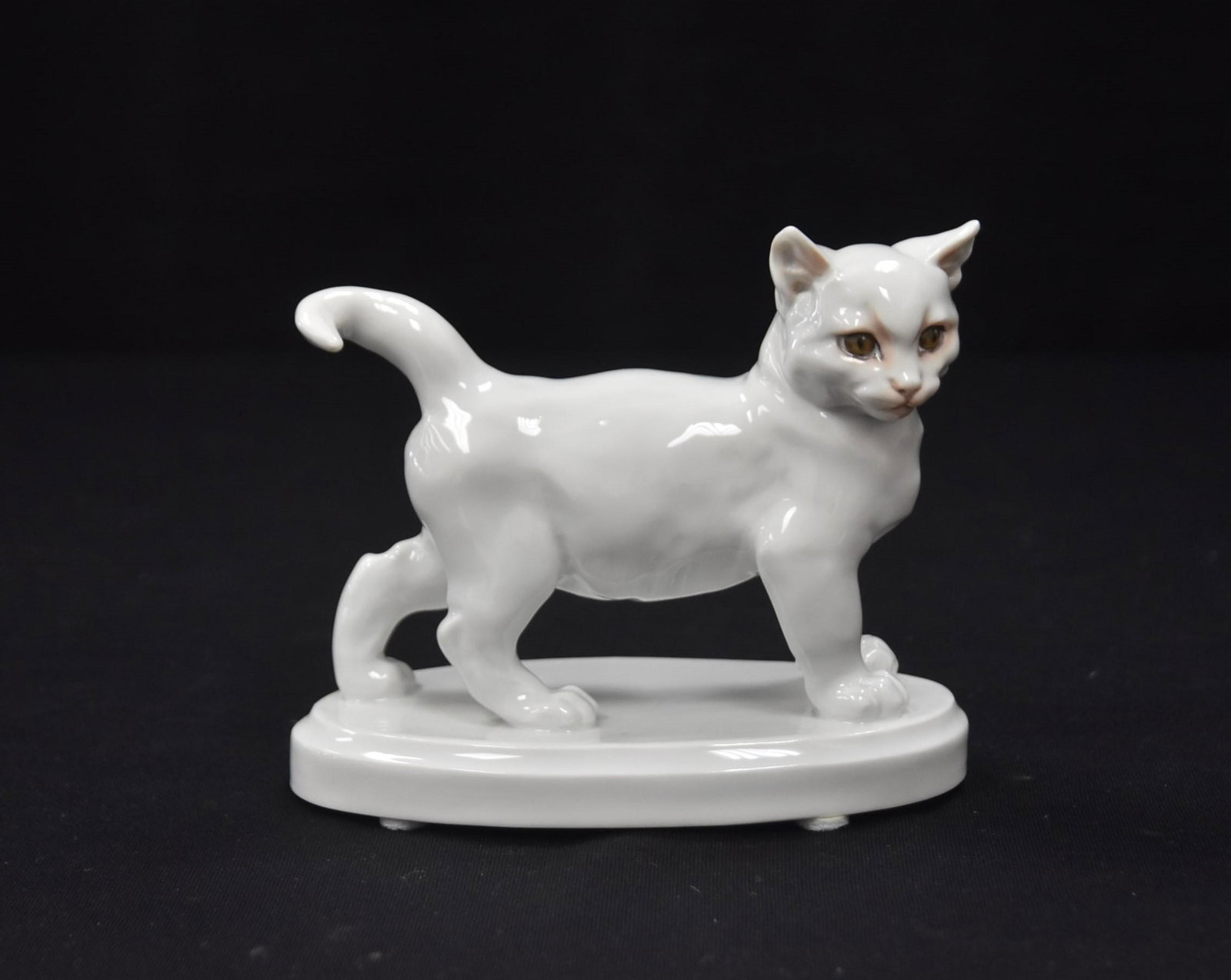 MEISSEN PORCELAIN MODEL OF YOUNG CAT: MEISSEN PORCELAIN MODEL OF YOUNG CAT WALKING WITH PAINTED EYES , MODEL78978 , BY ERICH HOSEL - 3 1/2" x 4 1/2"