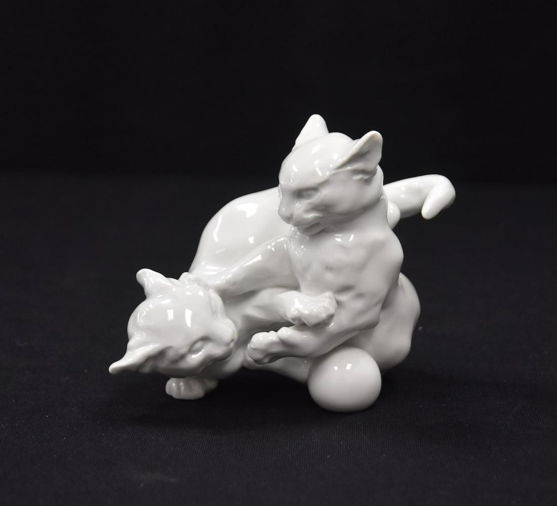 MEISSEN PORCELAIN MODEL CATS PLAYING: MEISSEN PORCELAIN MODEL OF CATS PLAYING , MODEL 78819 , BY ERICH HOSEL - 3 1/2" x 4 1/2"