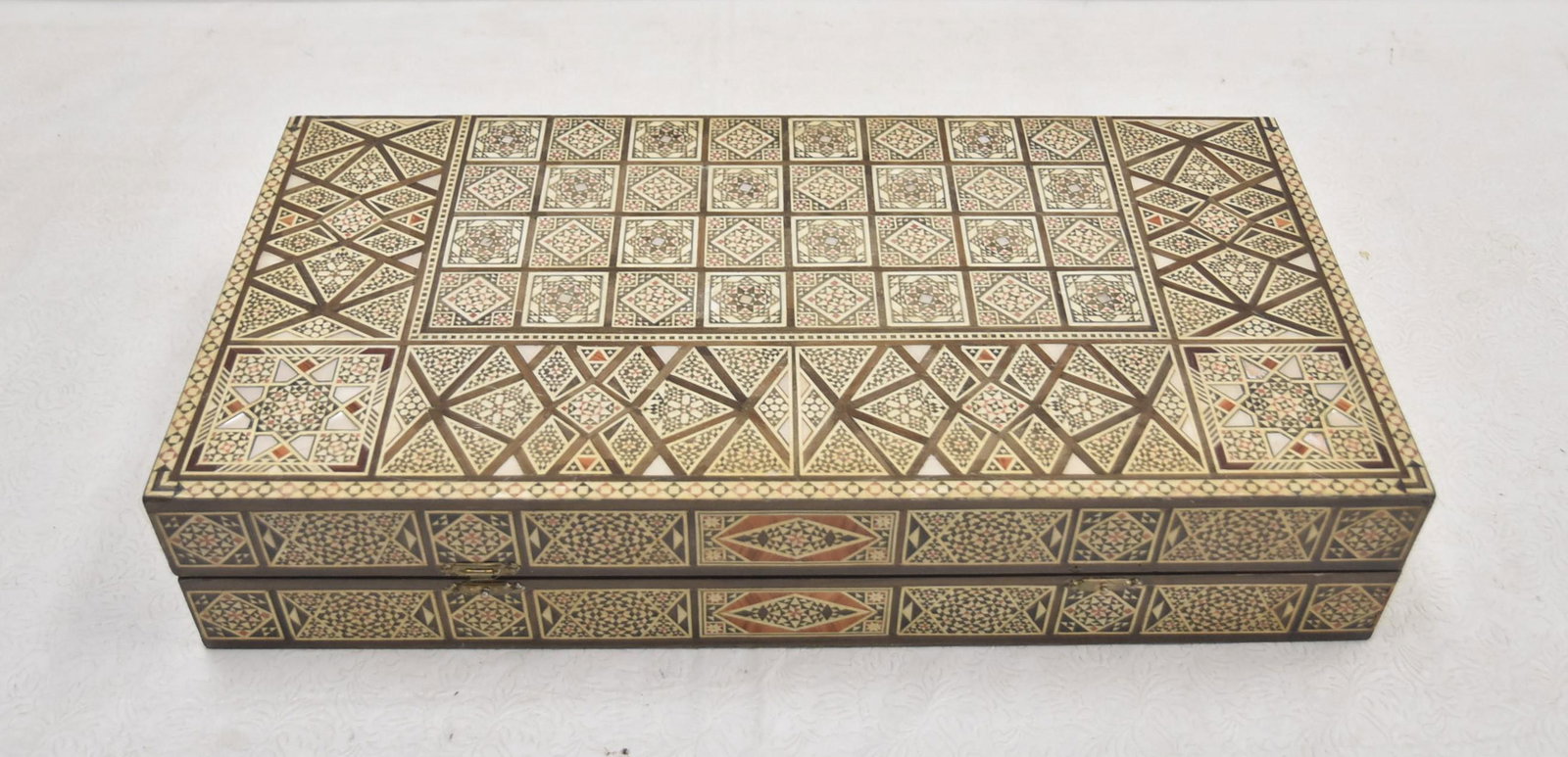 SYRIAN BACKGAMMON BOARD: 20" x 20" x 2" OPENone black checker is missing and one die