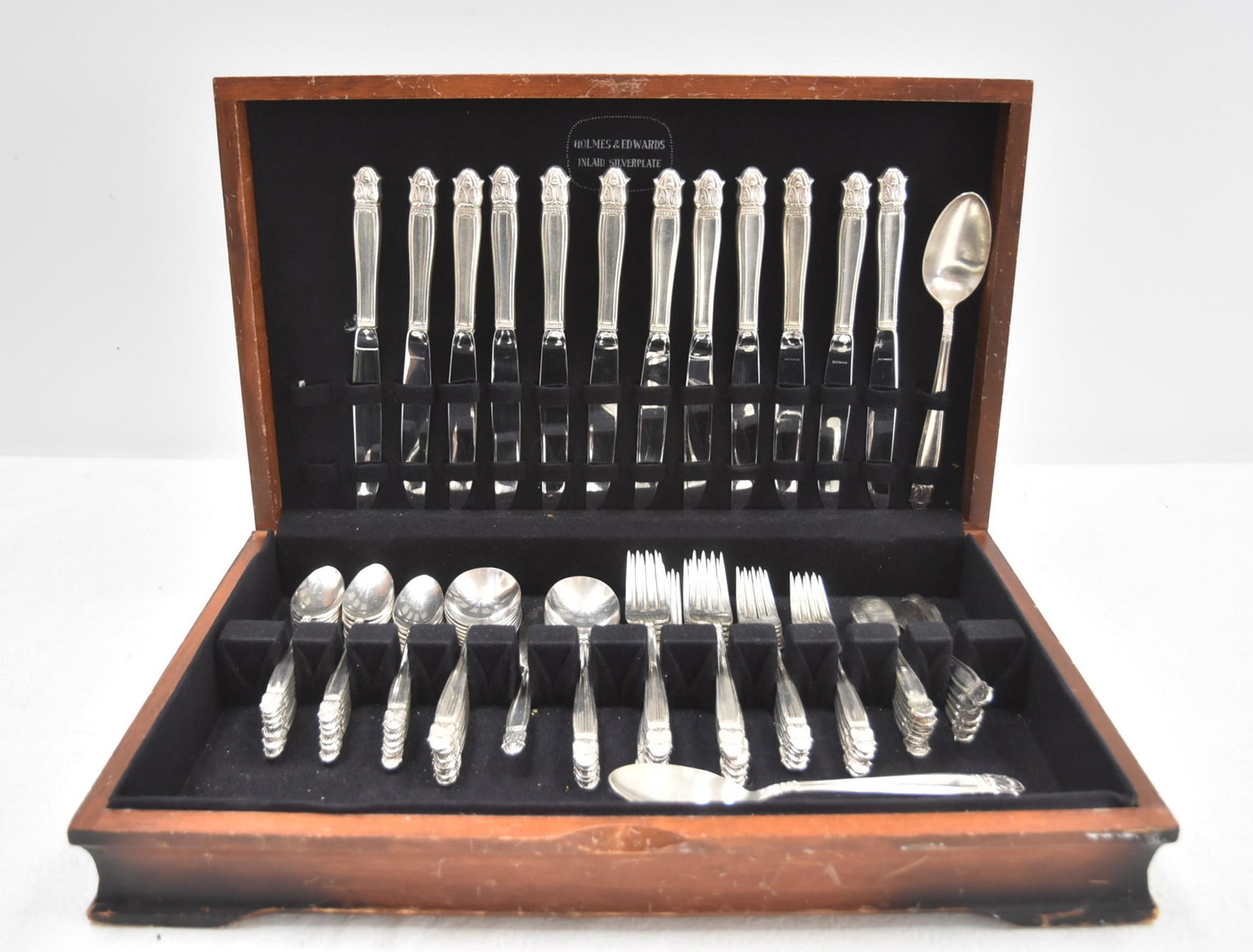HOLMES & EDWARDS SILVER PLATE FLATWARE SET: SERVICE FOR (12)