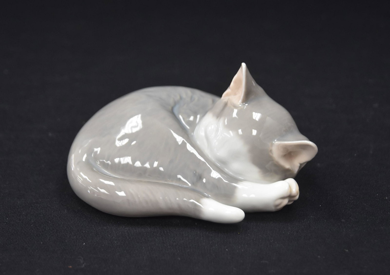 B & G COPENHAGEN SLEEPING CAT , #2309: BING & GRONDAHL COPENHAGEN CAT SLEEPING , MODEL 2309 - 3" TALL