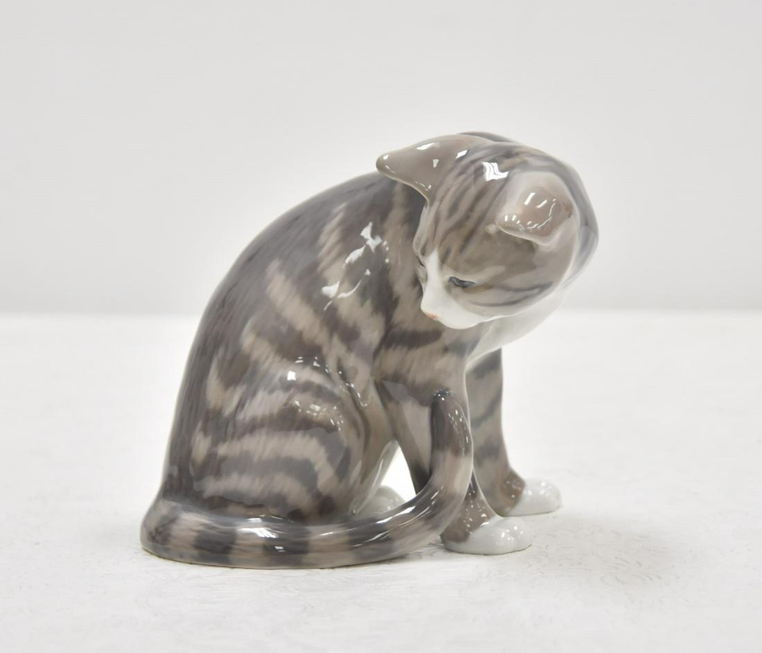 ROYAL COPENHAGEN STRIPED TABBY CAT LOOKING DOWN: ROYAL COPENHAGEN 301 STRIPED TABBY CAT LOOKING DOWN , MODEL 301 - 5" x 3 1/2" x 5"
