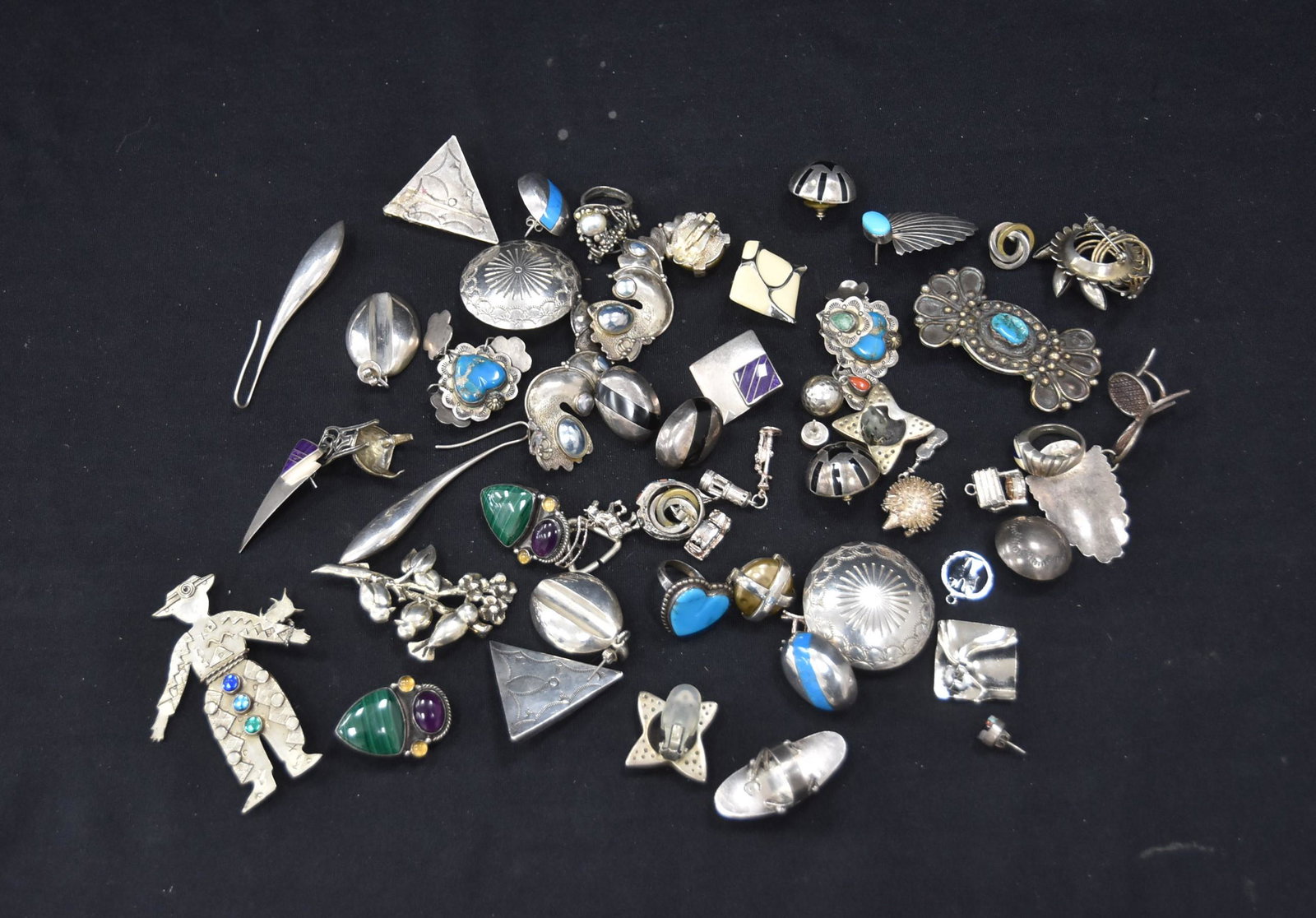 NATIVE AMERICAN STERLING SILVER JEWELRY LOT: INCLUDING EARRINGS & PINS - 14.48ozt gross