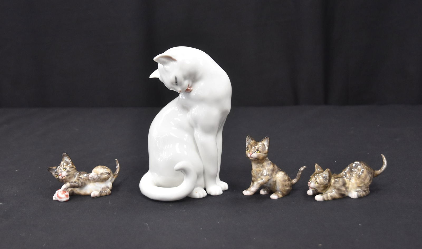 (4) AUGARTEN WIEN PORCELAIN CATS: ROYAL VIENNA AUGARTEN WIEN PORCELAIN WHITE CAT , MODEL 1674 - 6" TALL / AUGARTEN WIEN MINIATURE CALICO CAT , MODEL G 1865 / AUGARTEN WIEN MINIATURE CALICO CAT , MODEL G 1866 / AUGARTEN WIEN MINIATURE