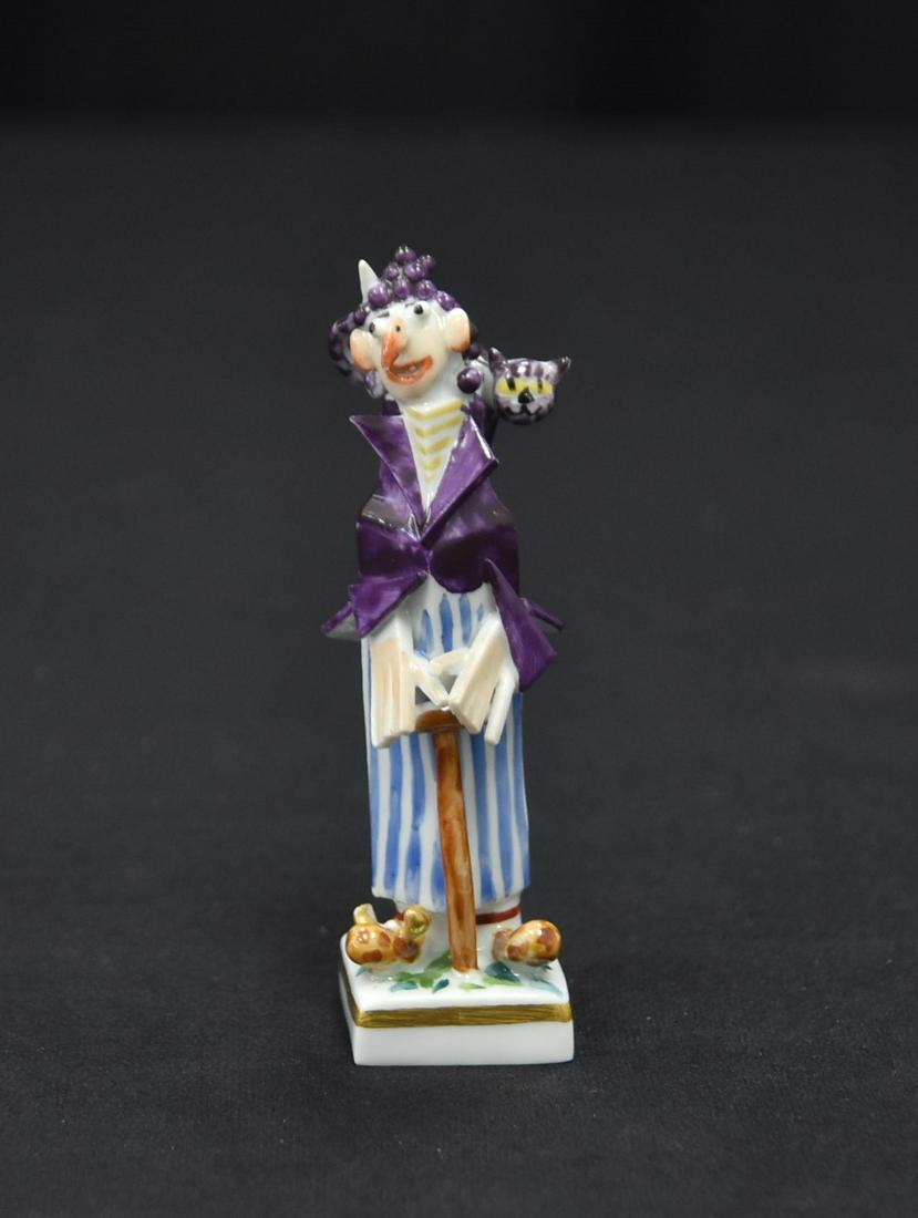 PETER STRANG FOR MEISSEN FAIRYTALE CAT ON SHOULDER: MEISSEN PORCELAIN FAIRYTALE FIGURE OF CAT ON SHOULDER BY PETER STRANG - No.. 81994 - 1" x 1" x 3 1/2"