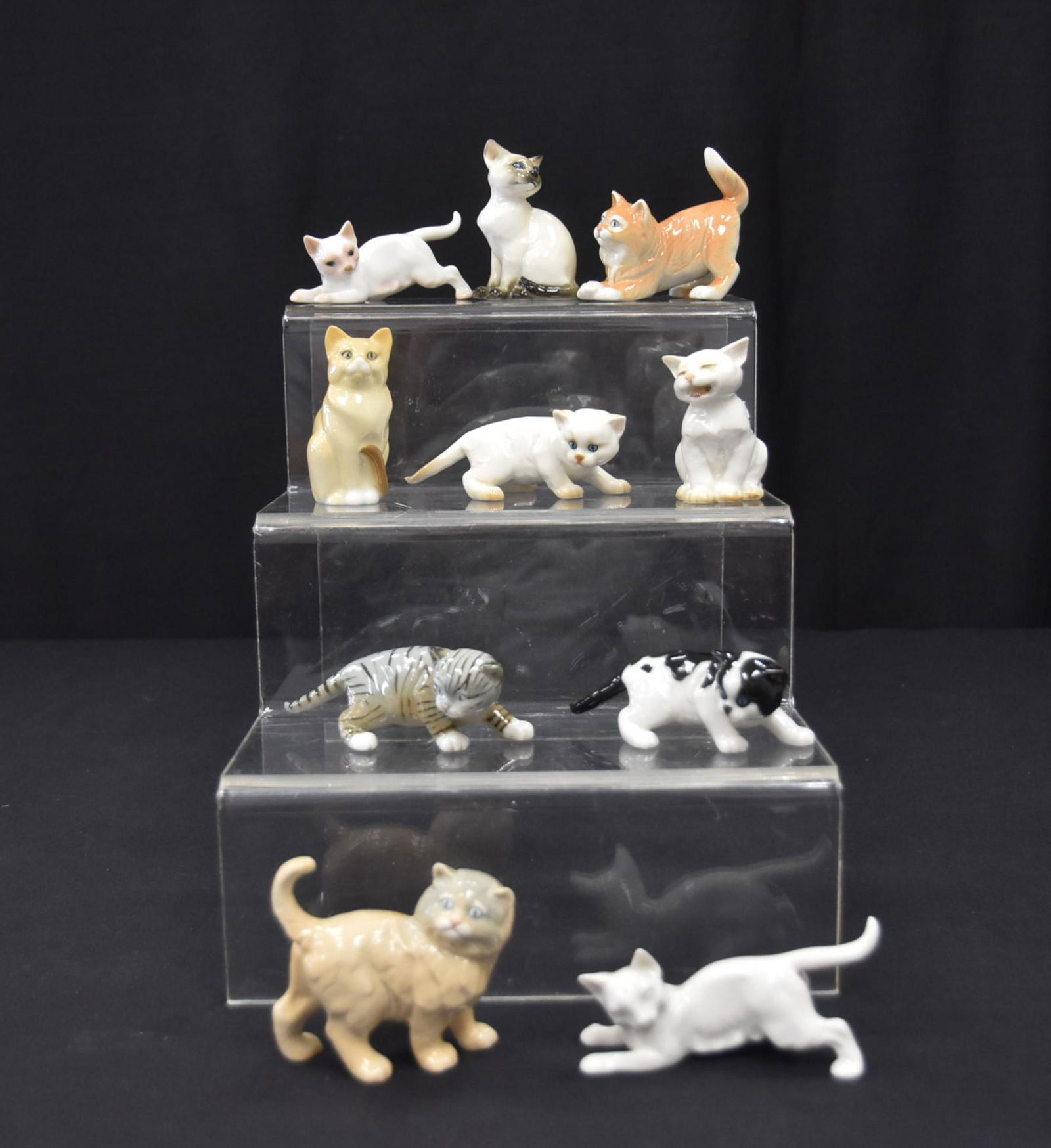 (10) HUTSCHENREUTHER PORCELAIN CATS: HUTSCHENREUTHER PERSIAN CAT / HUTSCHENREUTHER CAT 8891 / HUTSCHENREUTHER CAT , # 9043 / HUTSCHENREUTHER CAT 933 / HUTSCHENREUTHER PERSIAN CAT GISMO / HUTSCHENREUTHER SIAMESE CAT SITTING / HUTSCHENREUT