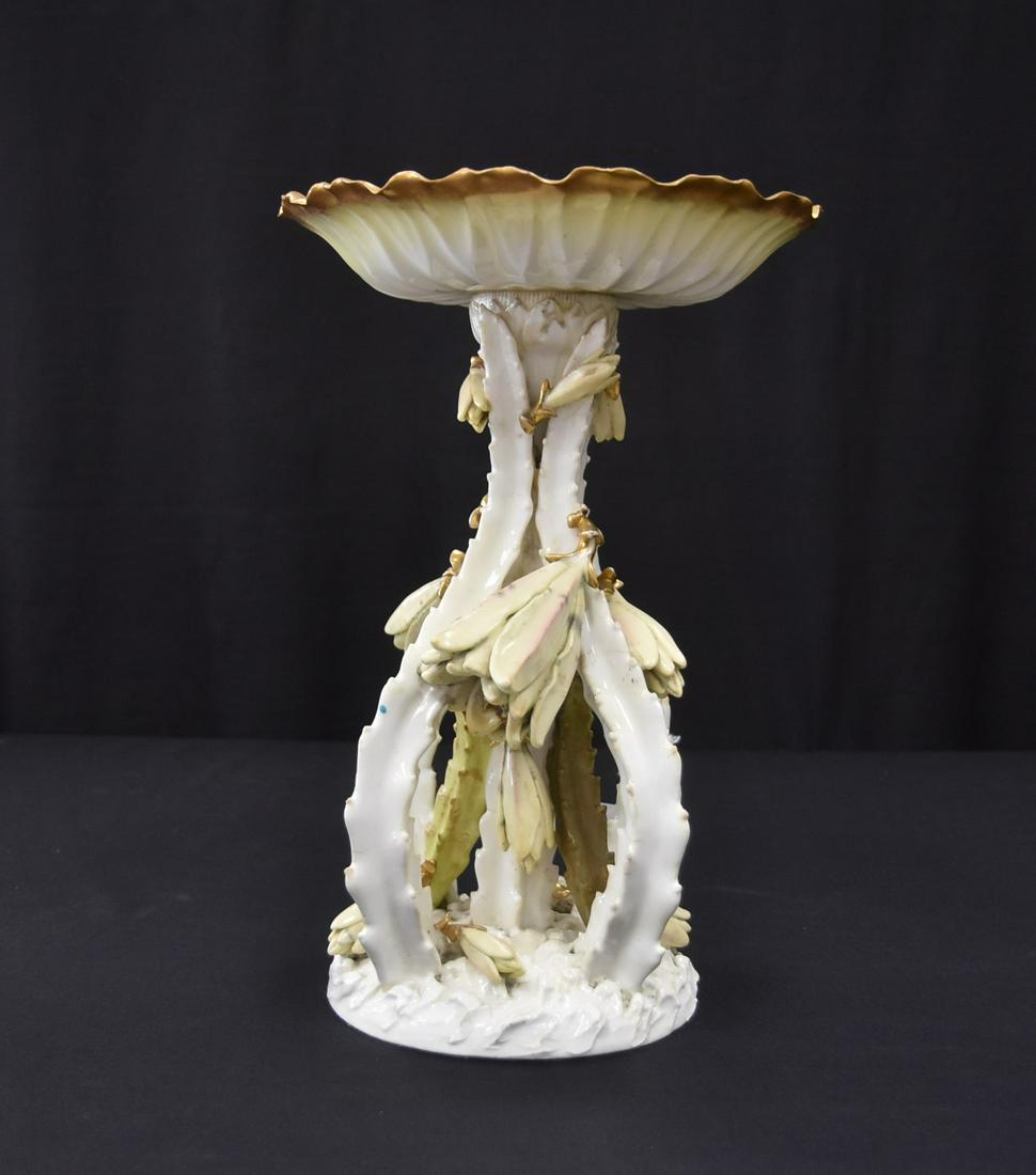 ANTIQUE MOORE ? PORCELAIN AESTHETIC CENTERPIECE (1 of 12)