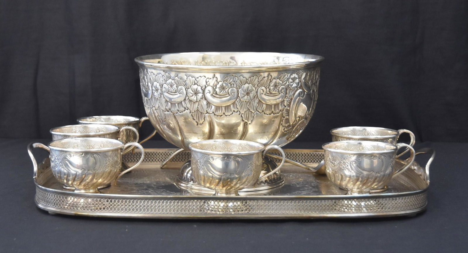 SILVER PLATE LOT INCLUDING (1 of 9)