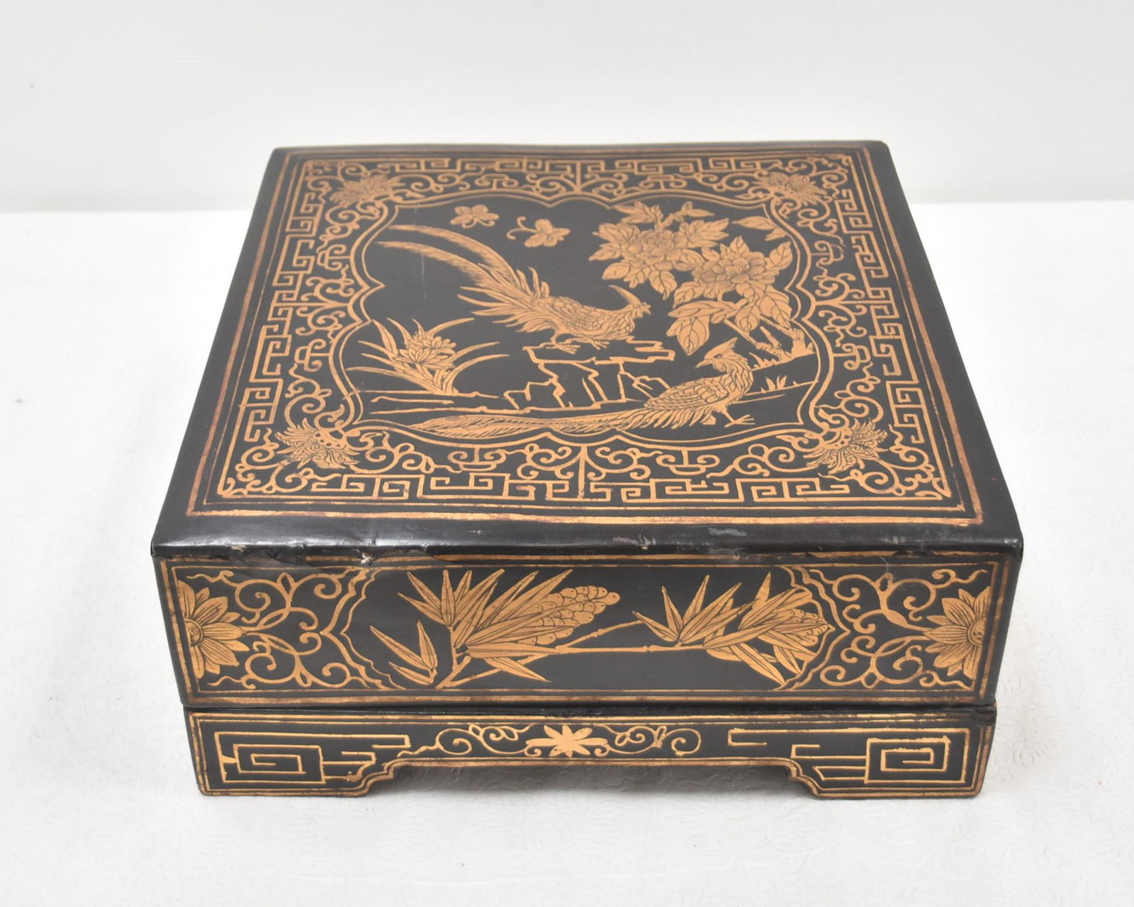 CHINESE BLACK & GOLD LACQUER PAINT BOX (1 of 12)
