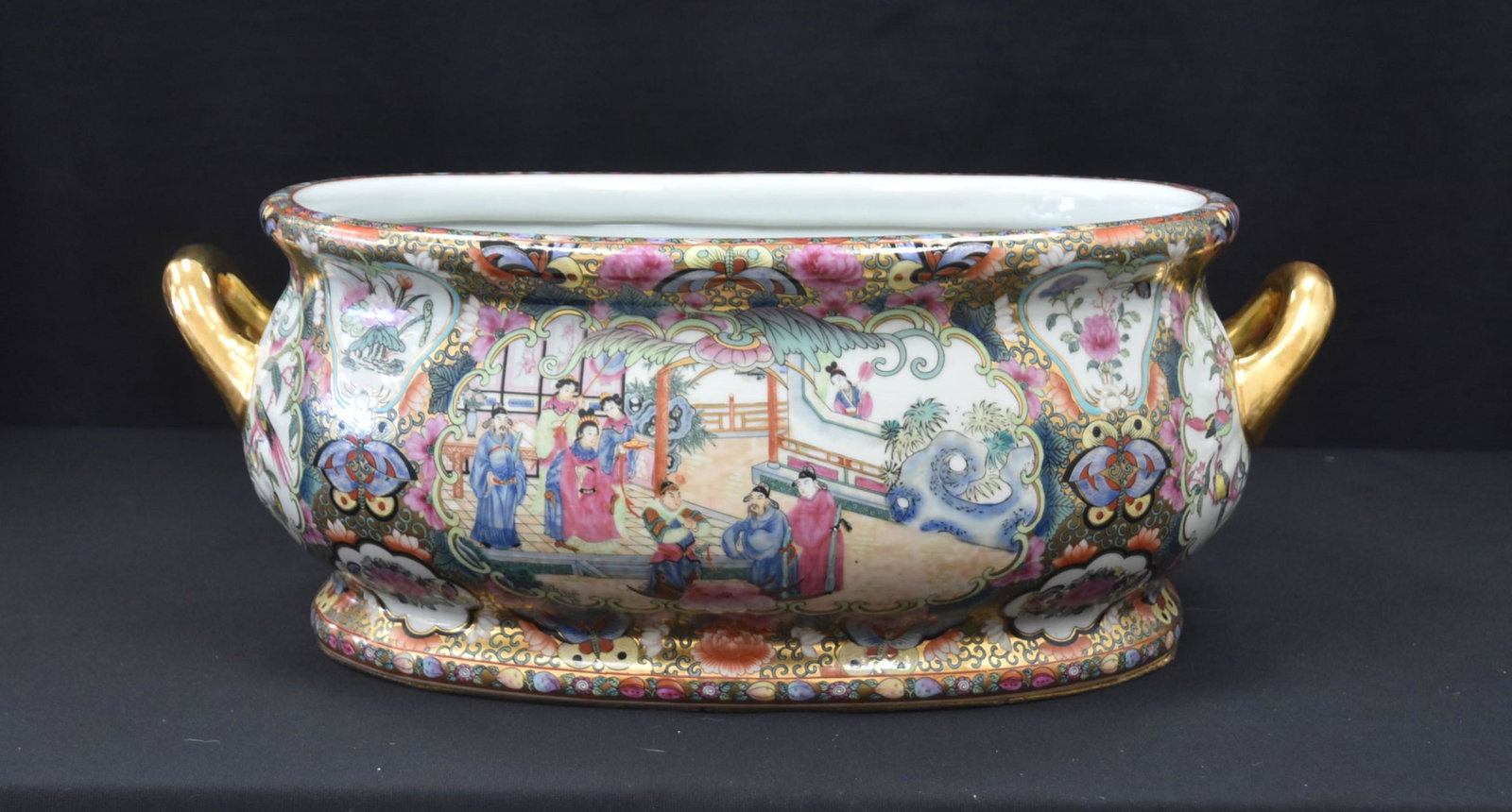 LARGE CHINESE ROSE MEDALLION FOOTBATH (1 of 13)