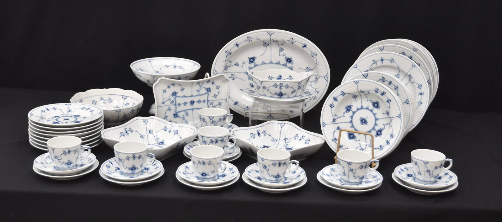 ROYAL COPENHAGEN 'BLUE FLUTED' DINNER SET FOR (8) (1 of 20)