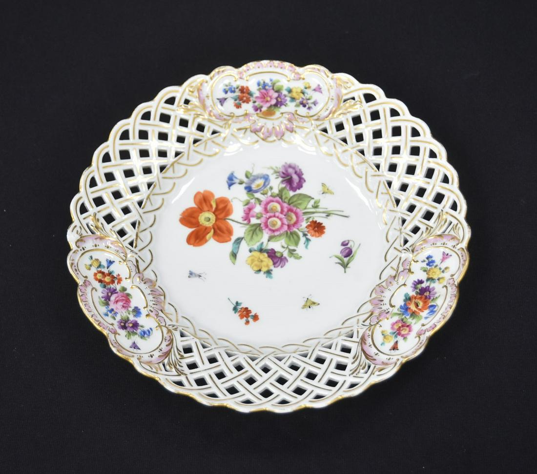 MEISSEN RETICULATED PORCELAIN PLATE: RETICULATED MEISSEN PORCELAIN PLATE WITH FLOWERS & INSECTS - 9 1/2" D (CHIP ON BOTTOM)