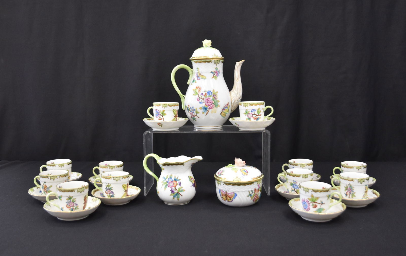 HEREND "QUEEN VICTORIA" DEMITASSE TEA SET (1 of 15)