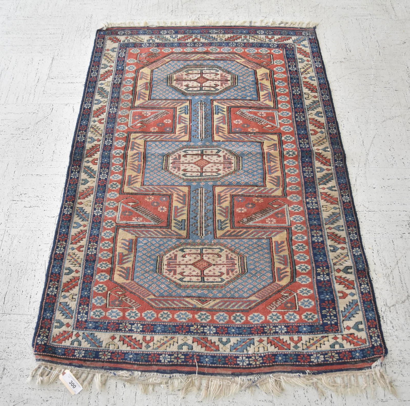 3' 6" x 5' 4" PERSIAN DESIGN CARPET (1 of 10)