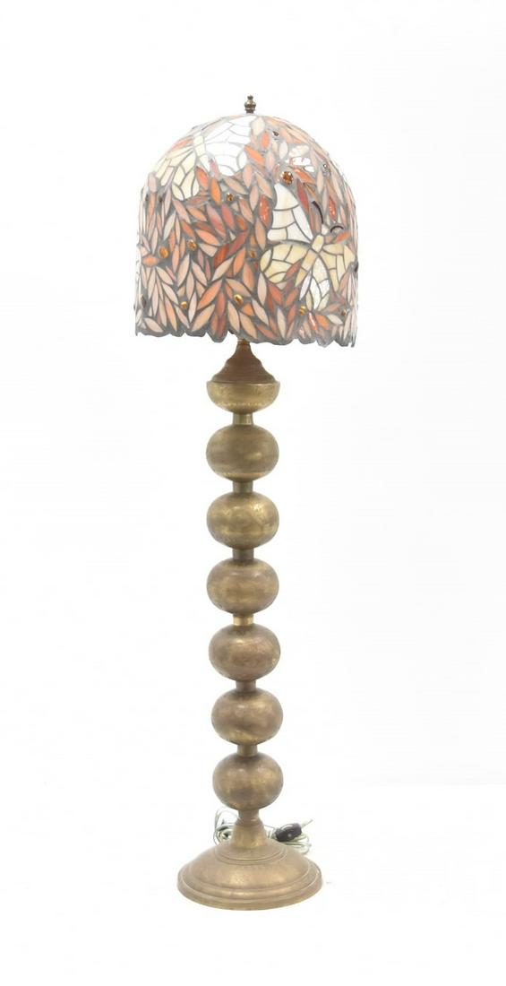 BUTTERFLY PATTERN LEADED GLASS SHADE TABLE LAMP (1 of 14)