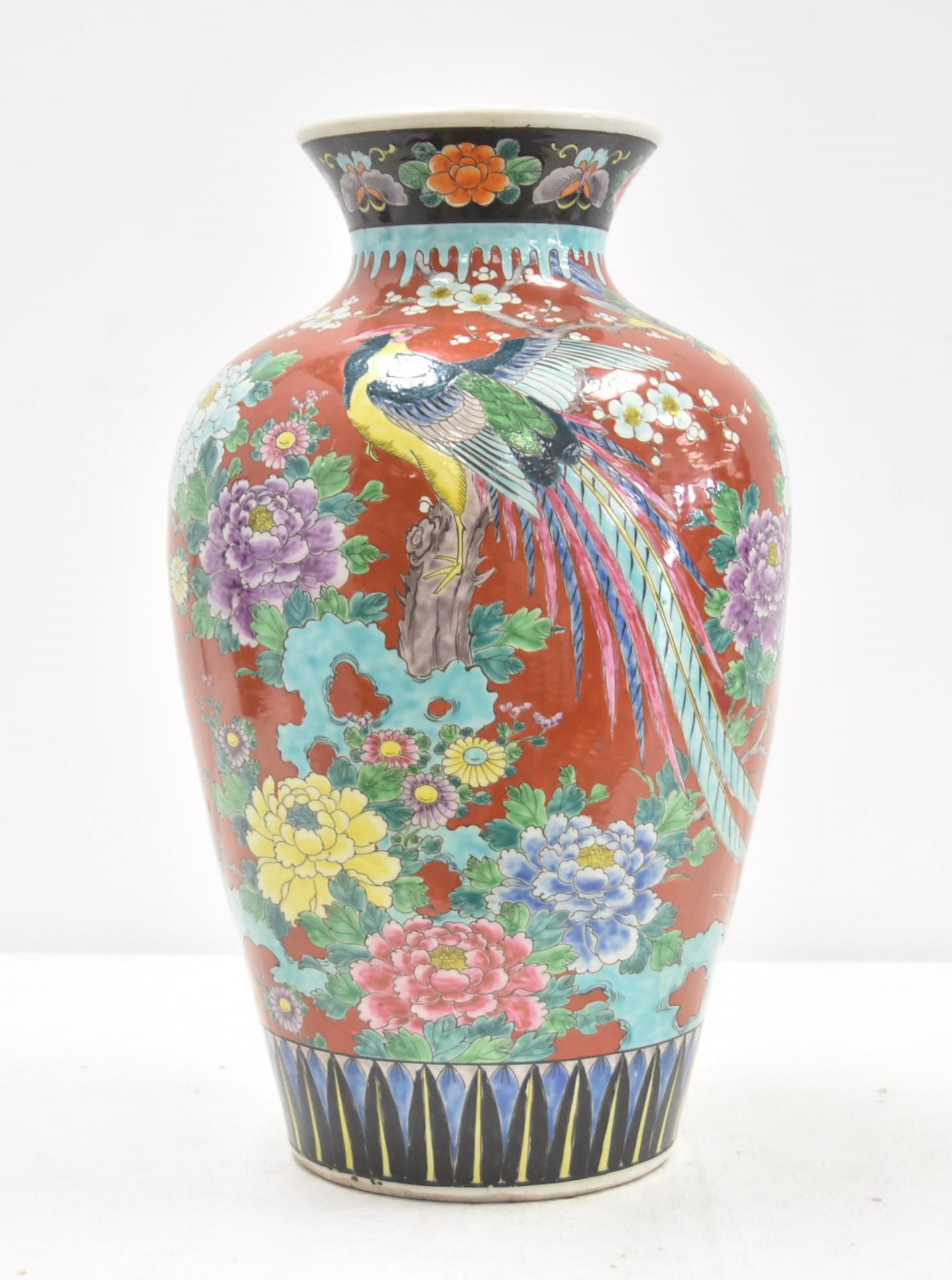 LARGE CHINESE PORCELAIN VASE (1 of 13)