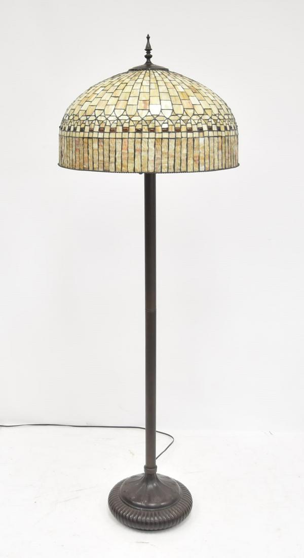 TIFFANY STYLE CURTAIN BORDER LEADED GLASS LAMP (1 of 17)