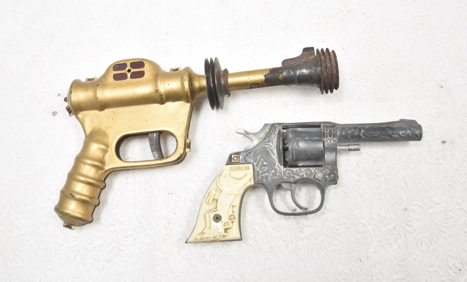 (2) VINTAGE TOY GUNS: BUCK ROGERS ATOMIC RAY TOY GUN / VINTAGE SHERIFF MODEL TOY CAP GUN