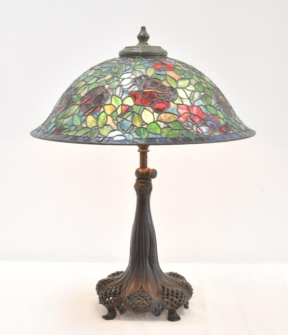 LARGE ROSE PATTERN LEADED GLASS TABLE LAMP (1 of 20)