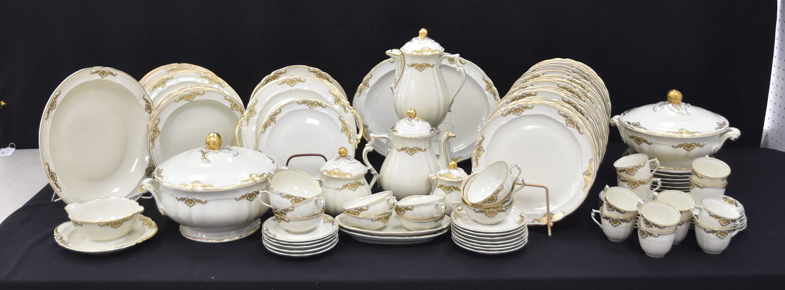 85)pc Bernardaud Limoges Dinner Set 