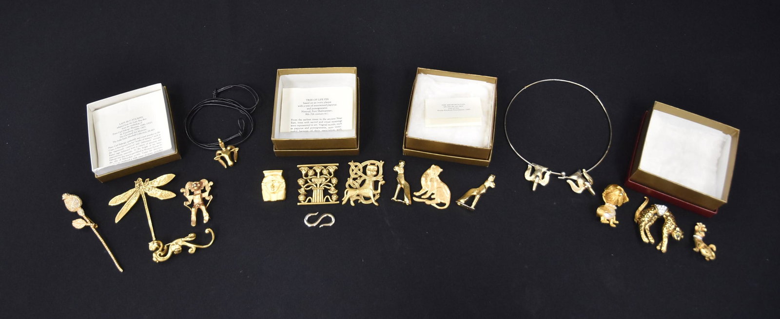 MET MUSEUM GOLD TONE COSTUME JEWELRY PINS (1 of 17)