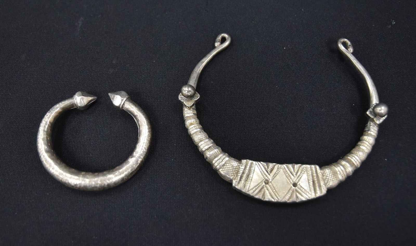 (2)pc MIDDLE EASTERN JEWELRY: ANTIQUE MIDDLE EASTERN SILVER CUFF BRACELET / ANTIQUE MIDDLE EASTERN SILVER CHOKER NECKLACE - LARGEST IS 5 1/2" x 5" OVERALL