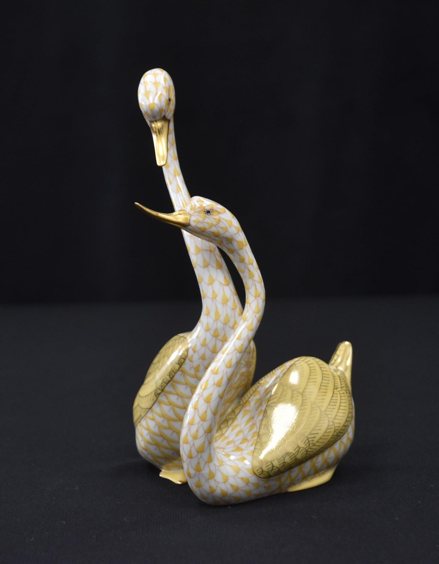 YELLOW FISHNET HEREND PAIR OF SWANS: HEREND PORCELAIN SWAN PAIR - 4 1/2" x 4 1/2" x 7 1/2"
