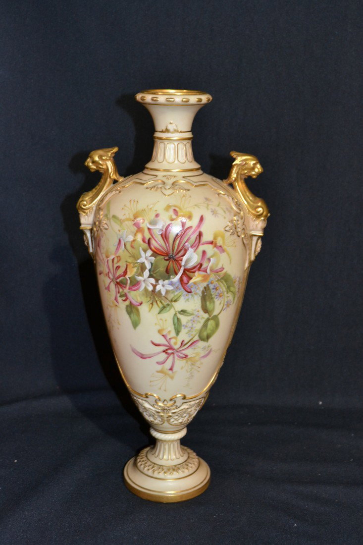 ROYAL WORCESTER VASE WITH HAND PAINTED FLORAL: DESIGN ca. 1901 WITH GOLD LEAF LION HANDLE RN 240969 - 14"