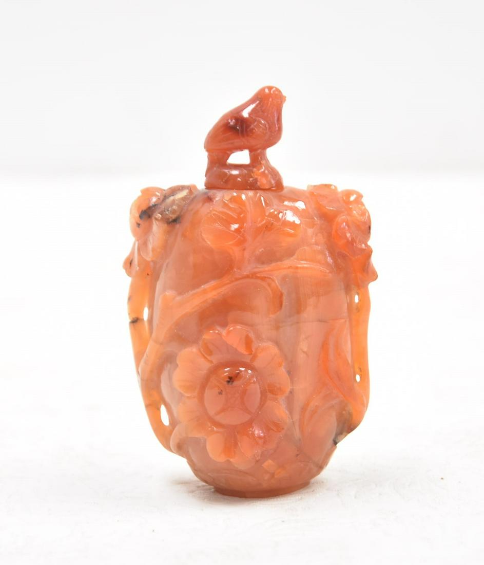 CARVED AGATE SNUFF BOTTLE (1 of 9)