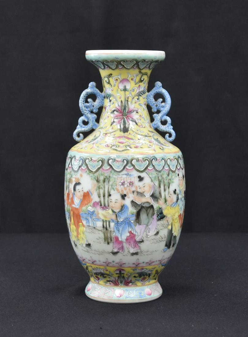 ANTIQUE CHINESE FAMILLE ROSE VASE (1 of 13)