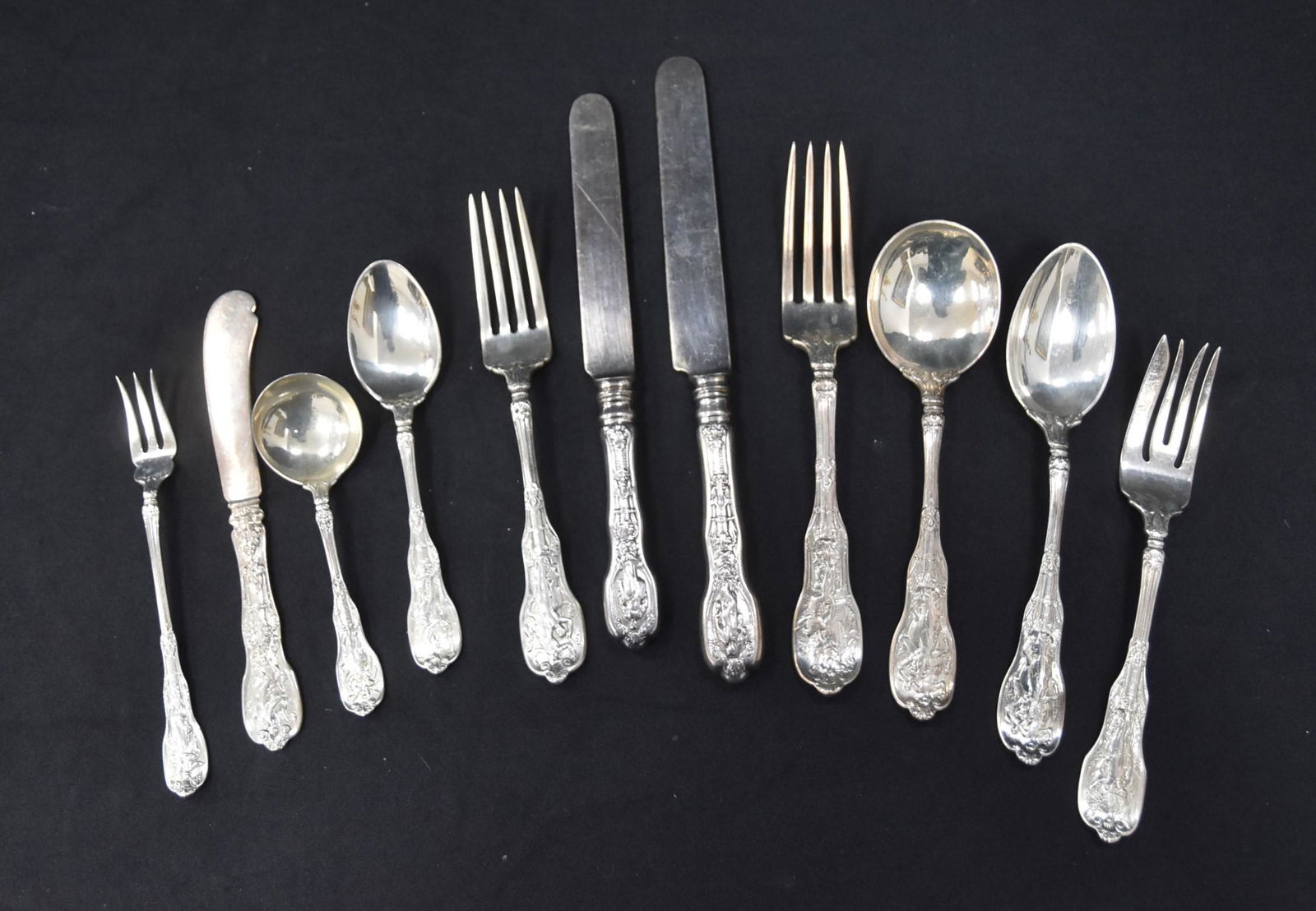 (132)pc "MYTHOLOGIQUE" BY GORHAM STERLING FLATWARE: MYTHOLOGIQUE PATTERN BY GORHAM STERLING SILVER FLATWARE SERVICE (11)pc LUNCH & DINNER PLACE SETTING FOR (12) ; CONSISTING OF (12) 9 1/2" DINNER KNIVES , (12) 8 1/2" LUNCH KNIVES , (12) 8" DINNER KNIVE