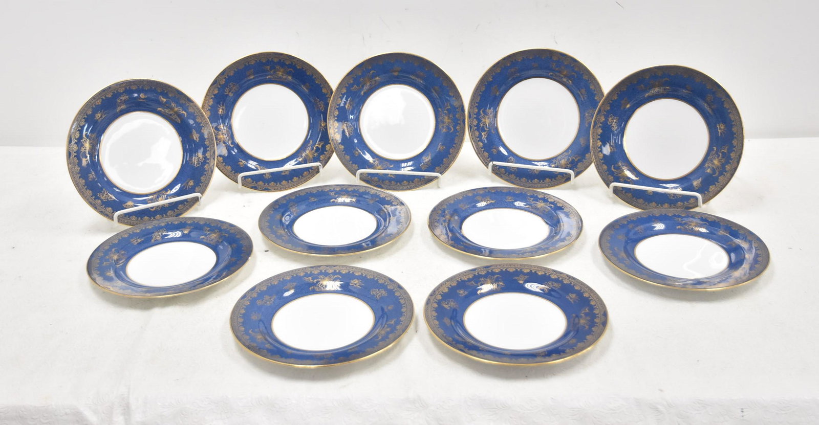 (12) COPELAND SPODE PLATES - 9" D: (12) COPELAND SPODE PLATES WITH BLUE BORDER , SOLD AT GILMAN COLLAMORE , NY - 9"