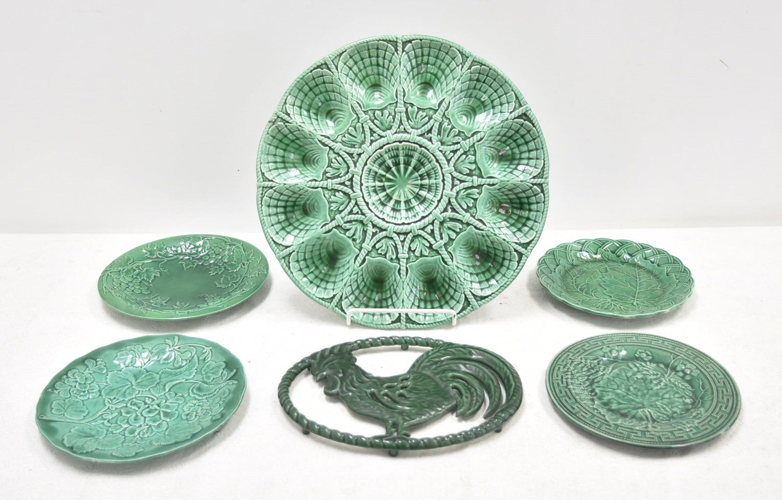 (6)pc FRENCH POTTERY PLATES & TRIVET (1 of 18)