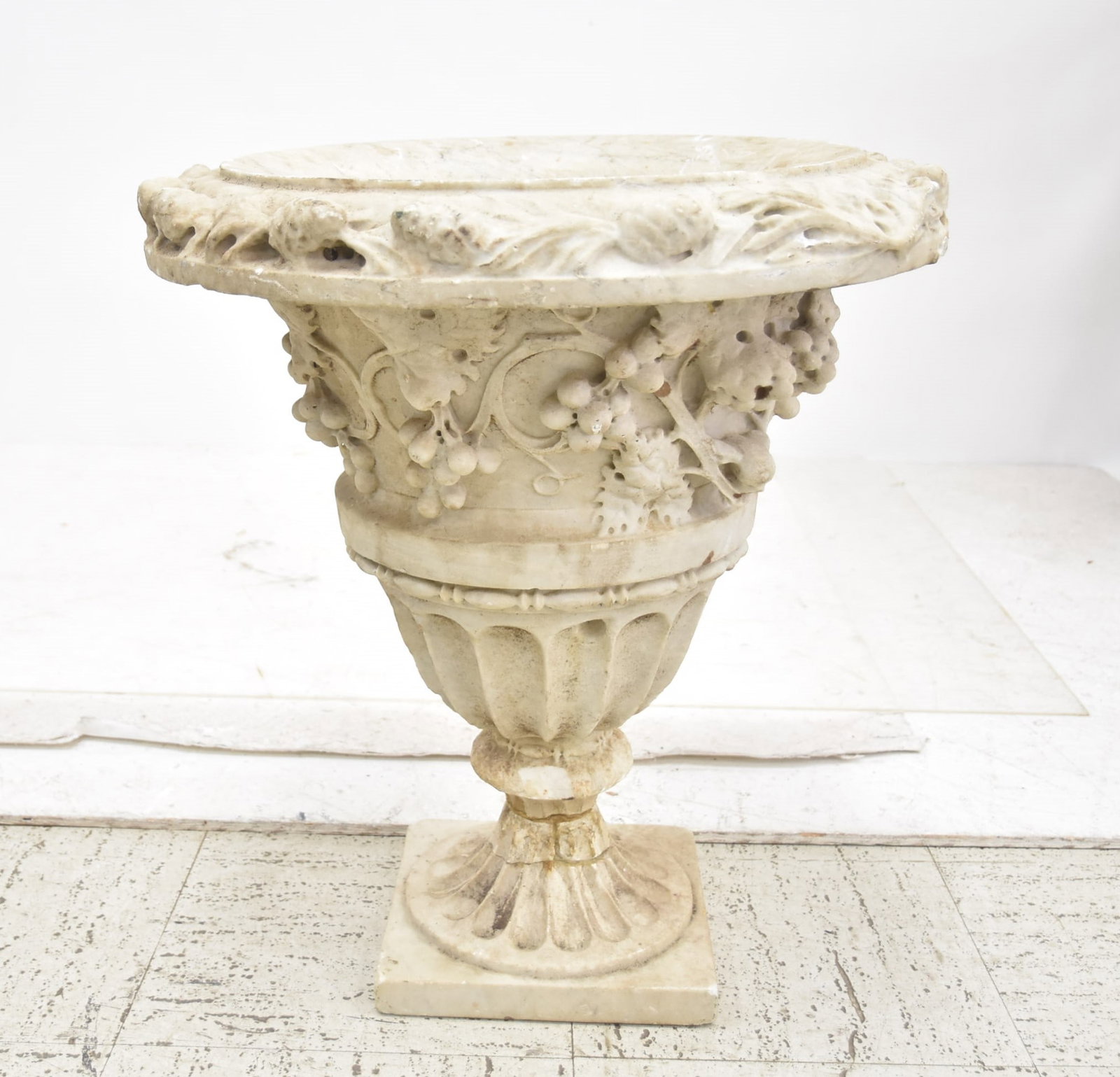 ANTIQUE MARBLE PLANTER WITH GRAPES & FOLIATE (1 of 11)