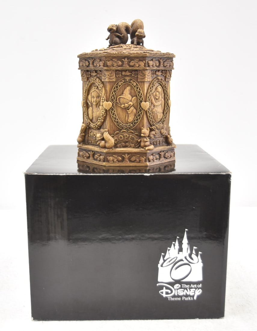 ROBERT OLSZEWSKI , SNOW WHITE PORTRAIT BOX (1 of 12)