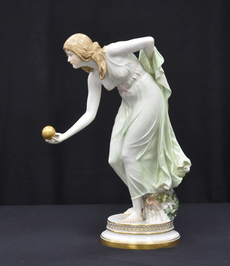 LARGE MEISSEN PORCELAIN GIRL THROWING BALL (1 of 19)