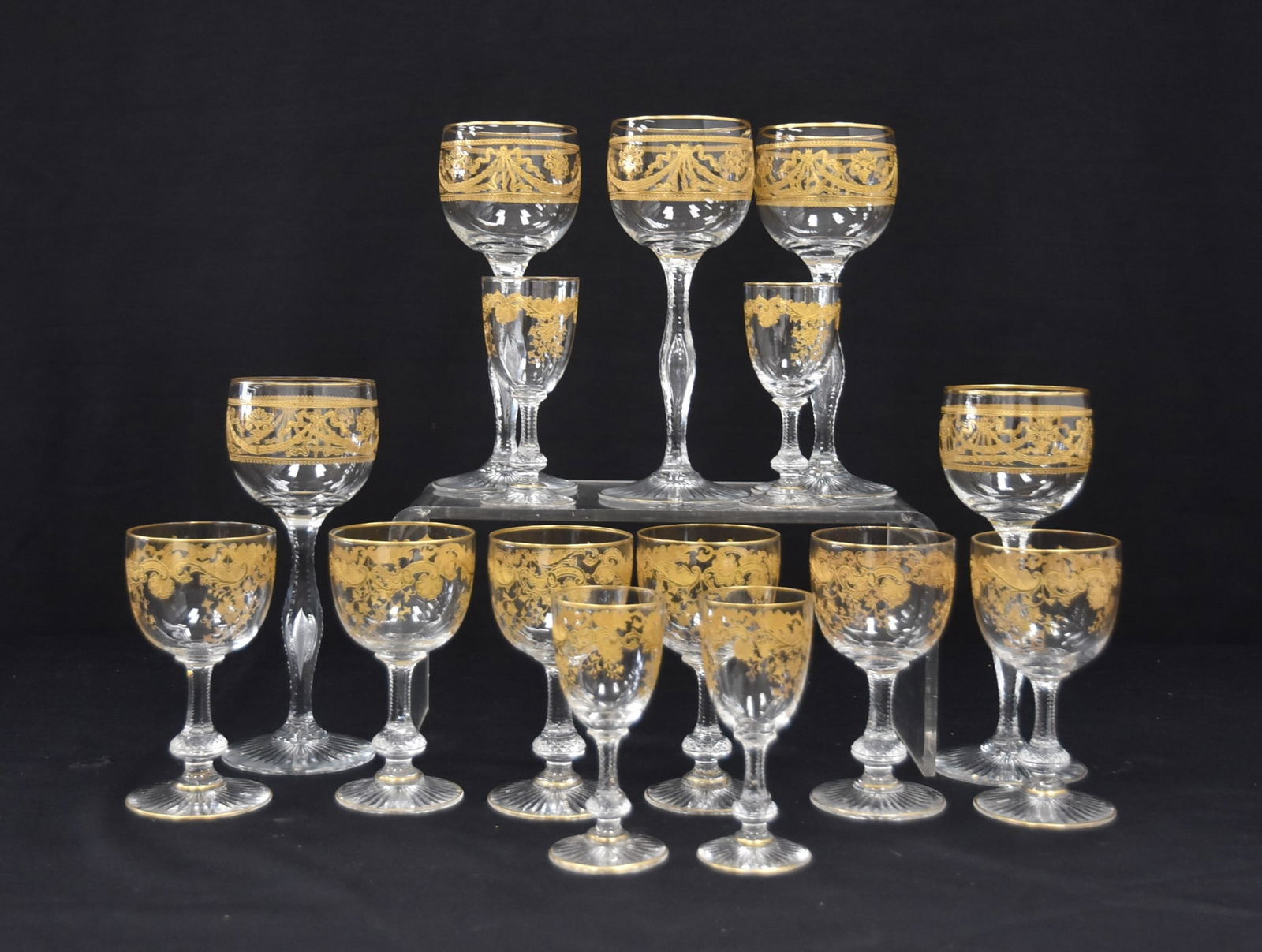 (16) ST LOUIS "LAFAYETTE" PATTERN STEMWARE GLASSES: (16) ST LOUIS FRENCH CRYSTAL STEWARE WINE & CORDIAL GLASSES WITH GOLD GILDING FLORAL SWAGS ; "LAFAYETTE" PATTERN - (5) TALL WINE GLASSES , (6) SMALL WINE GLASSES & (4) CORDIAL GLASSES; UNSIGNED ; PATT