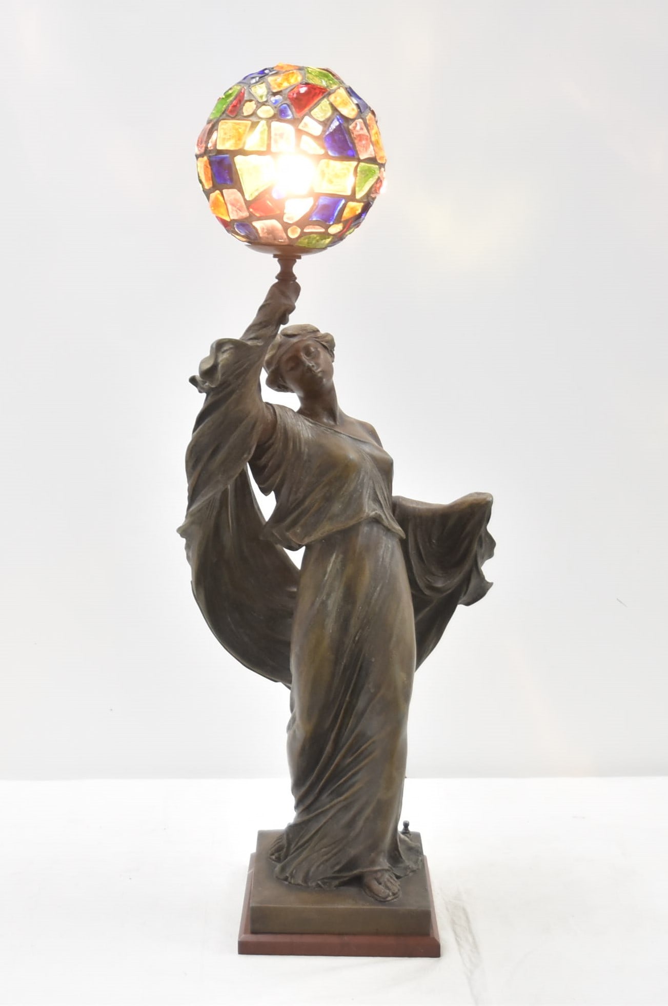 ART NOUVEAU NEWEL POST FIGURAL LAMP (1 of 17)