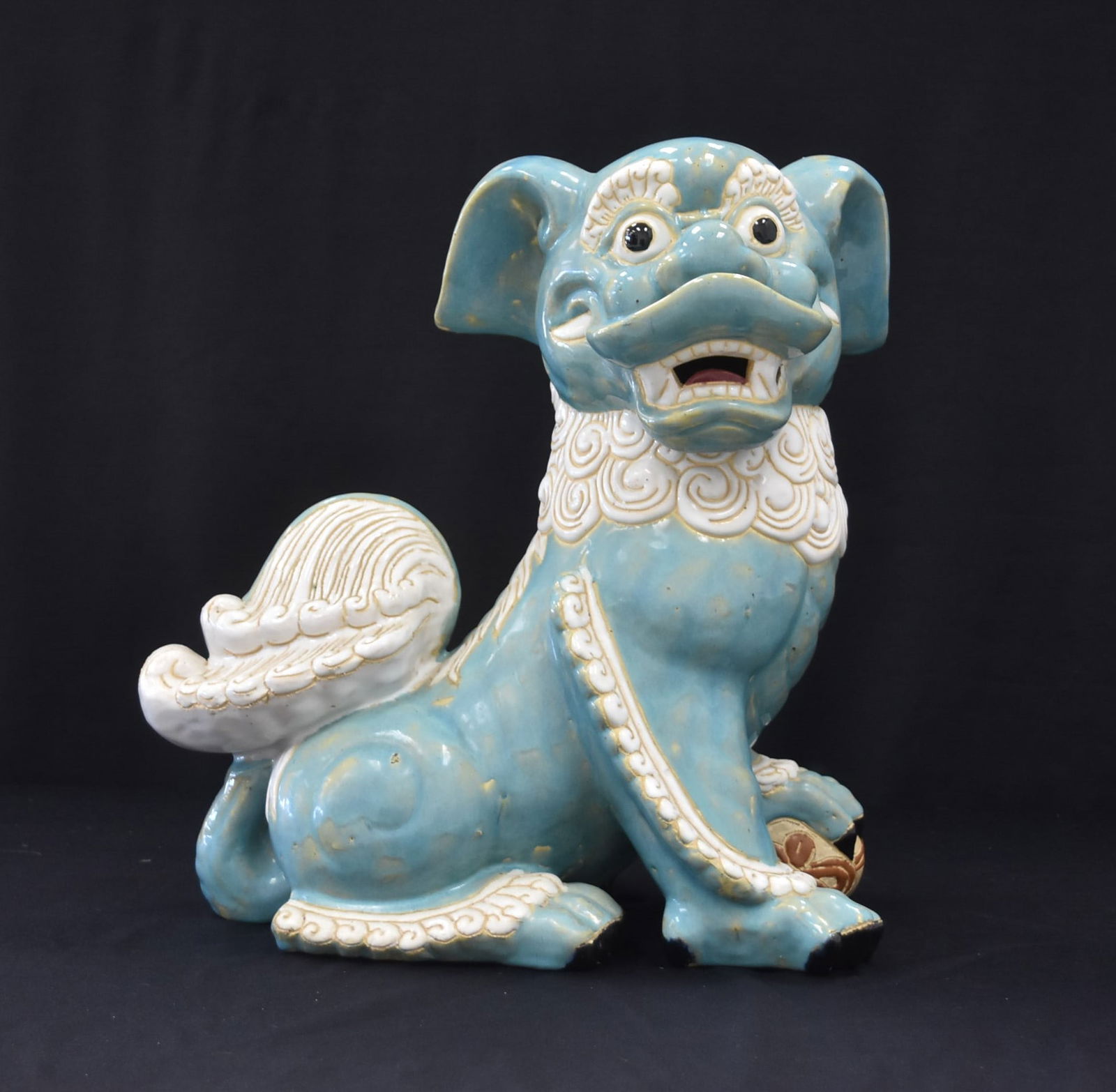 LARGE CERAMIC FOO DOG (1 of 12)