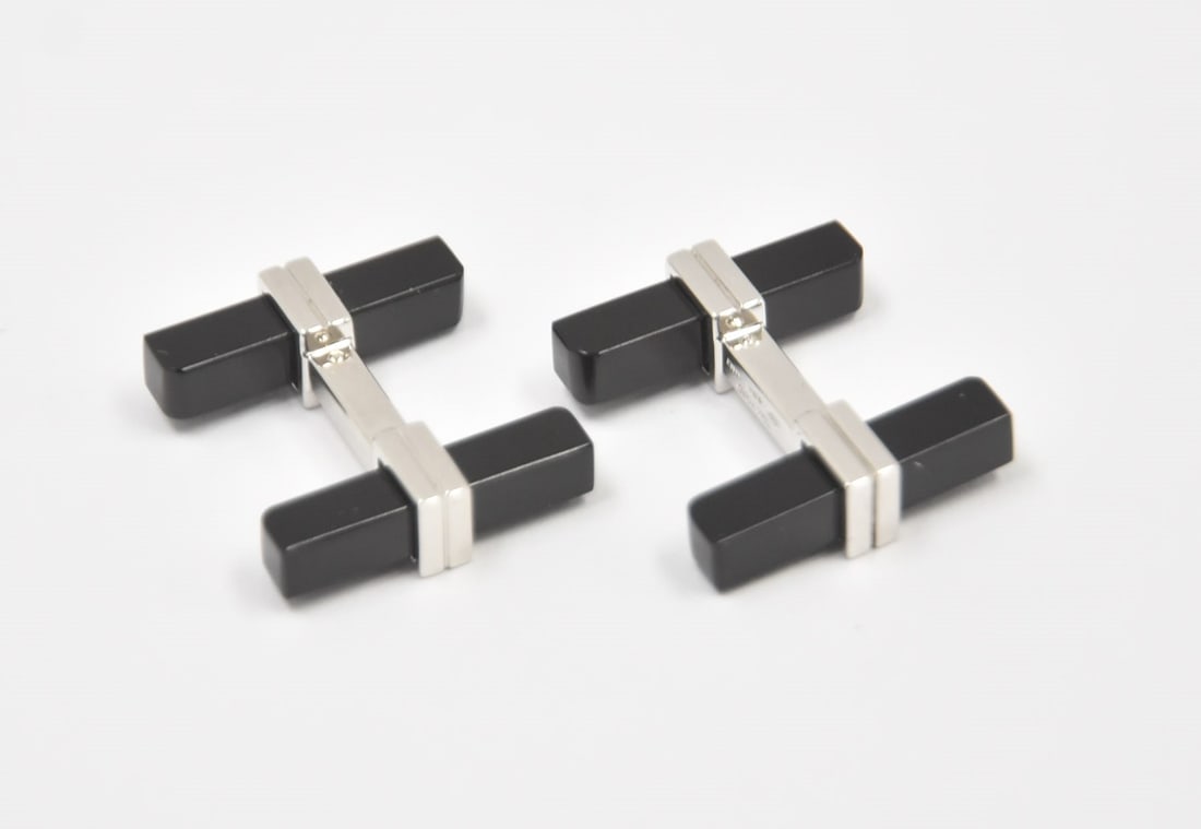 TOM FORD , 18kt WHITE GOLD & BLACK ONYX CUFFLINKS (1 of 10)
