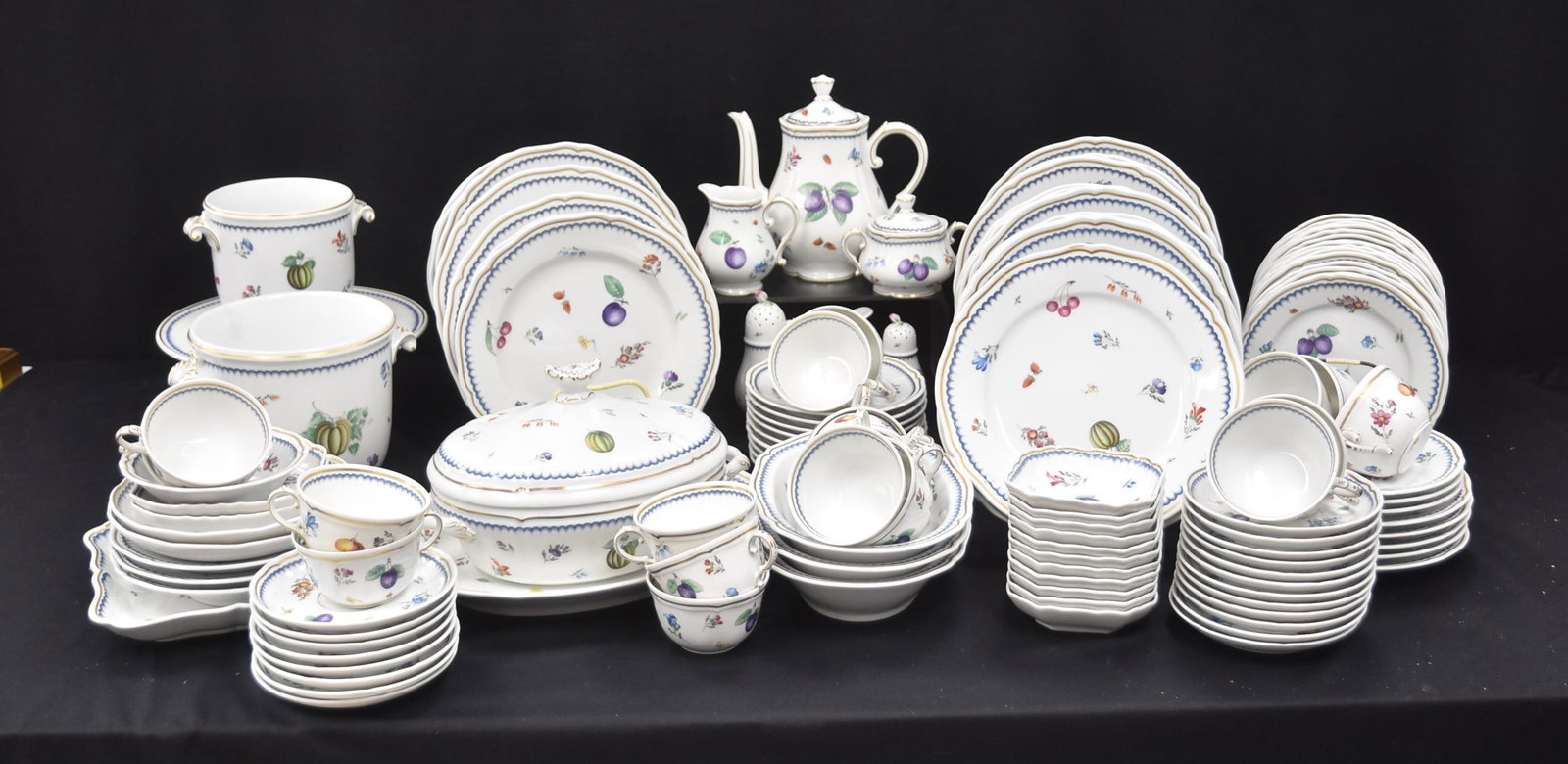 RICHARD GINORI , "ITALIAN FRUITS" CHINA DINNER SET (1 of 20)