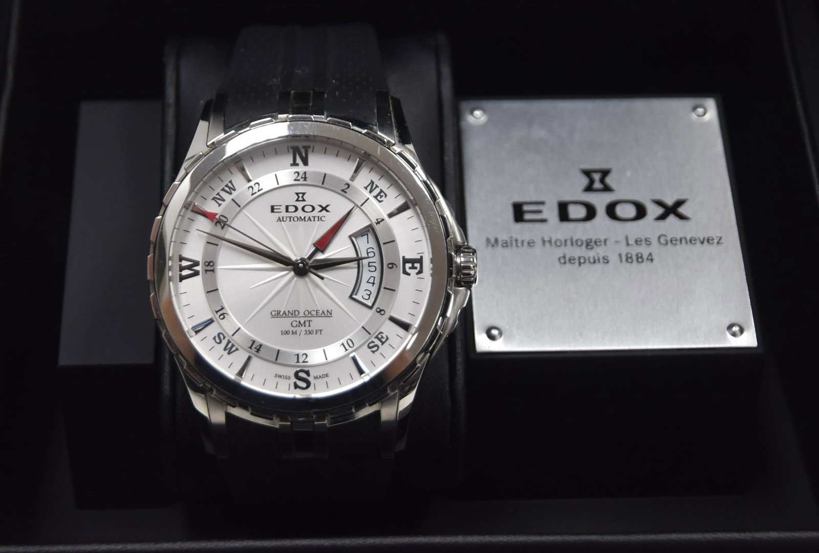 EDOX GRAND OCEAN AUTOMATIC MENS WATCH: EDOX GRAND OCEAN GMT MENS AUTOMATIC WATCH WITH 45mm STAINLESS STEEL CASE ; 100m WITH RUBBER STRAP; GMT DATE THEE HAND ; SAPPHIRE SCRATCH RESISTANT CRYSTAL ; WITH SUNBURST EFFECT SILVER DIAL ; LIKE NEW