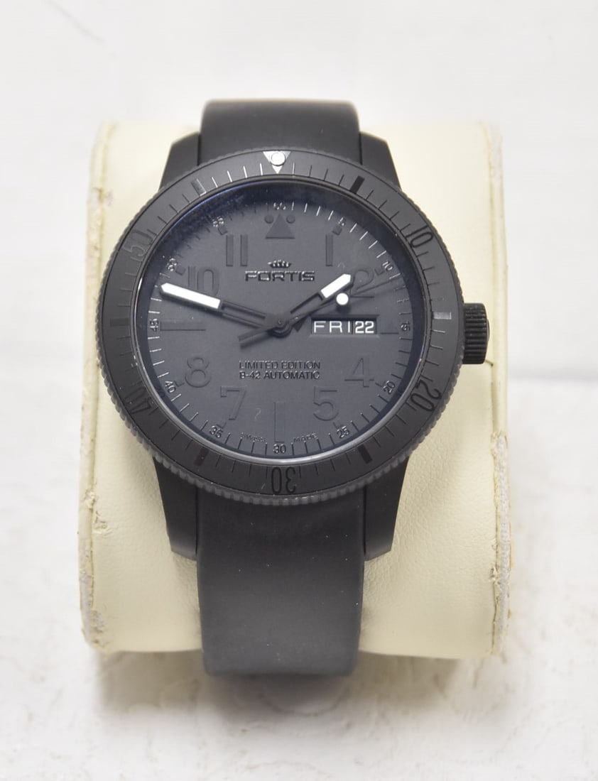 FORTIS B42 COSMONAUTS AUTOMATIC WATCH: LIMITED EDITION FORTIS B42 COSMONAUTS AUTOMATIC WRIST WATCH WITH BLACK RUBBER BRACELET ; 42mm PVD COATED TITANIUM CASE ; LIMITED EDITION 509/2012 ; WITH ORIGINAL BOX & PAPERS Black PVD titanium case w