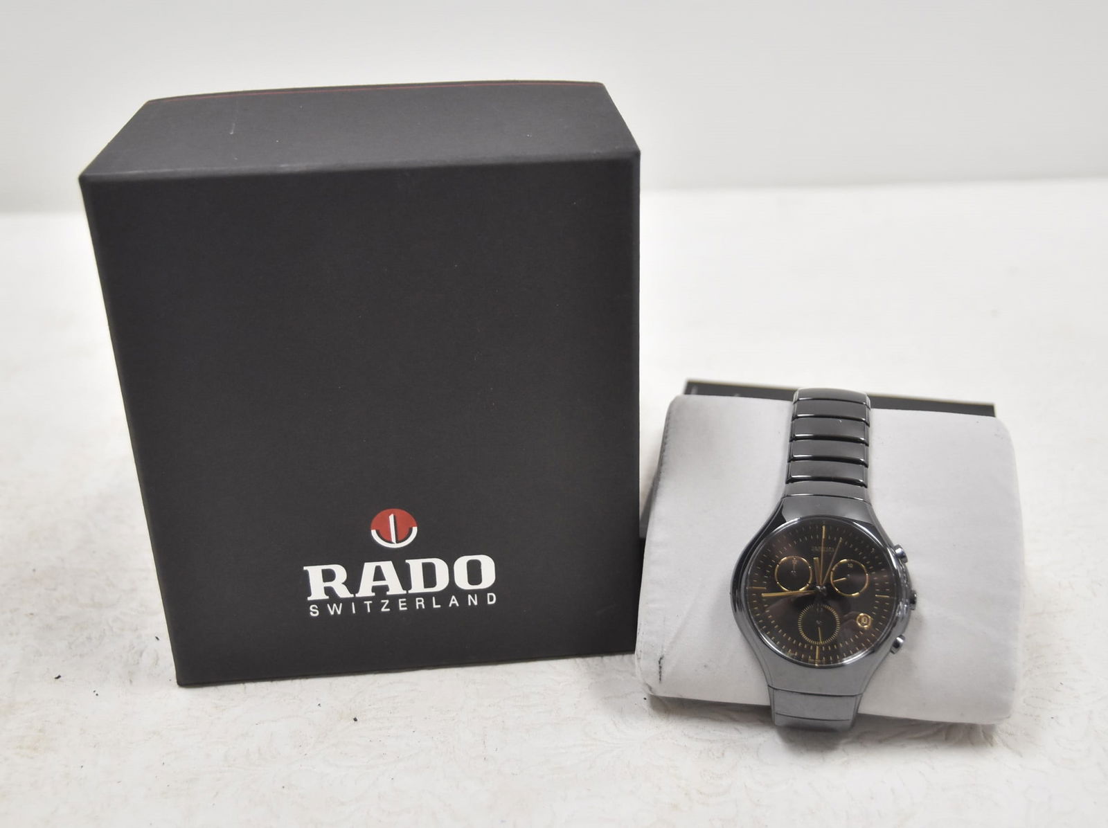 RADO DIA STAR QUARTZ CHRONOGRAPH WATCH: Rado DiaStar gentleman's quartz wristwatch with black ceramic Case diameter: 43mm Dial: black enamel Numerals: Baton Movement: quartz Functions: chronograph and date aperture Strap: ceramic Buckle: do