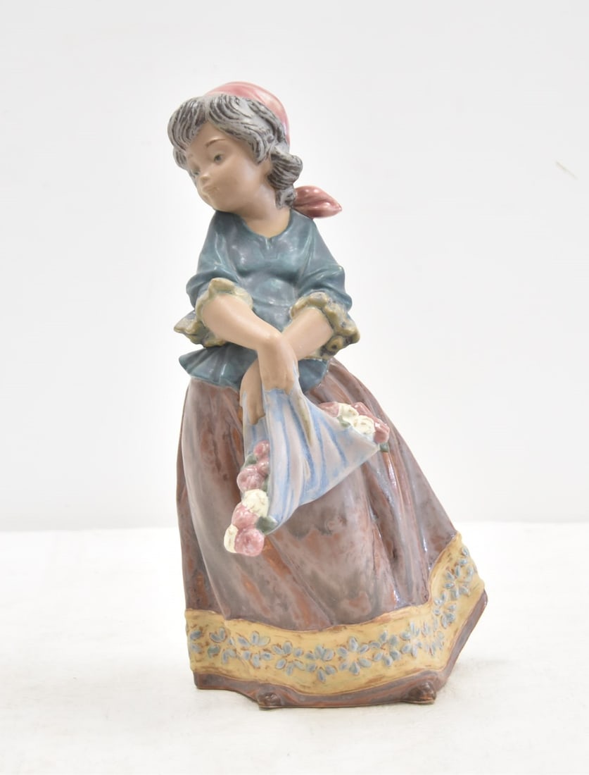 LLADRÓ "GIRL CARRYING FLOWERS": LLADRO MODEL 3507 , GRES FINISH GIRL CARRYING FLOWERS , Spanish Name: Portando Flores , Sculptor: Salvador Debón , ISSUED 1978 , RETIRED 1988 - 6 1/2" x 4" x 12"