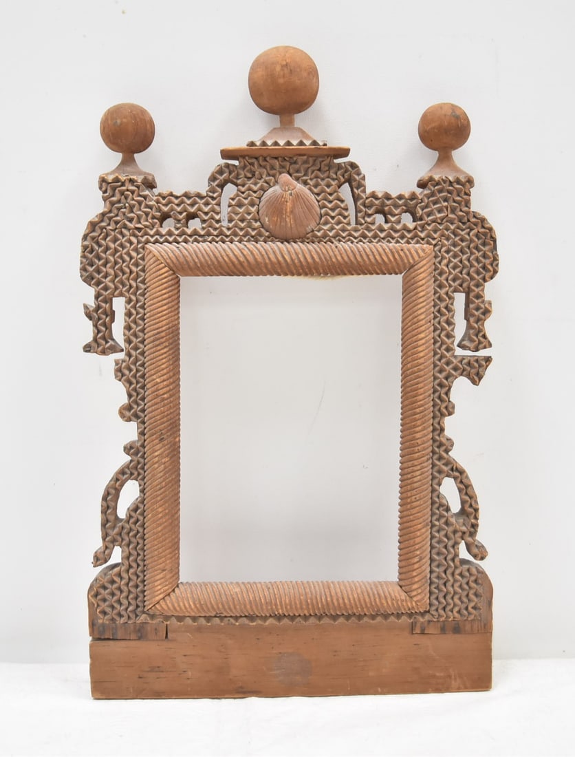 ANTIQUE TRAMP ART PICTURE FRAME: ANTIQUE TRAMP ART FRAME WITH SHELL CARVINGS - INTERIOR SIZE IS 6" x 8" ; 10" x 16" OVERALL