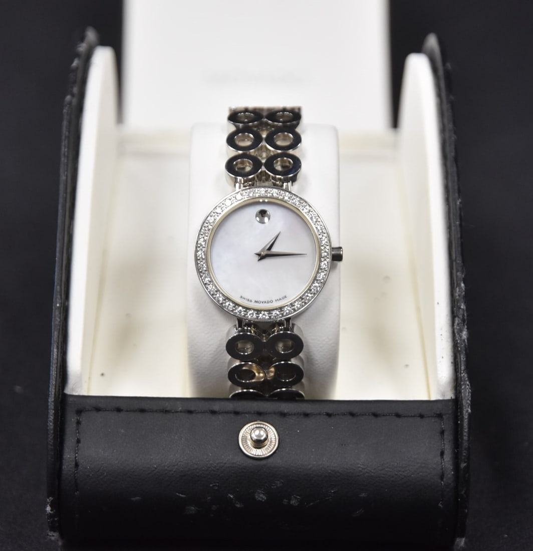 MOVADO LADIES ONO WATCH: LADIES MOVADO ONO WATCH WITH MOTHER OF PEARL FACE ; WITH EXTRA LINKS ; LIKE NEW WITH BOX