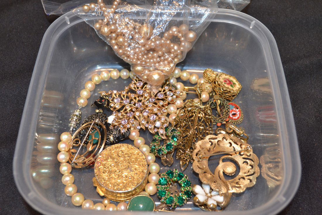 ASSORTED COSTUME JEWELRY INC- WEISS & CORO: ASSORTED COSTUME JEWELRY INC- WEISS & CORO