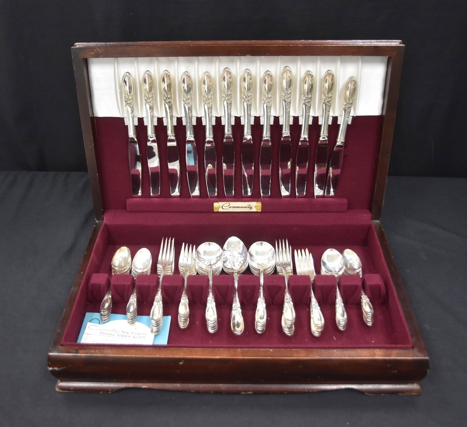 COMMUNITY "WHITE ORCHID" SILVER PLATE FLATWARE SET (1 of 14)