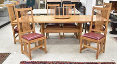 STICKLEY KEYHOLE TRESTLE OAK TABLE & (6) CHAIRS